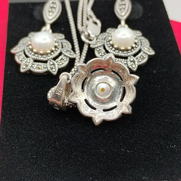 Marcasite and Faux Pearl Pendant and Earring Set. - Picture 4 of 5